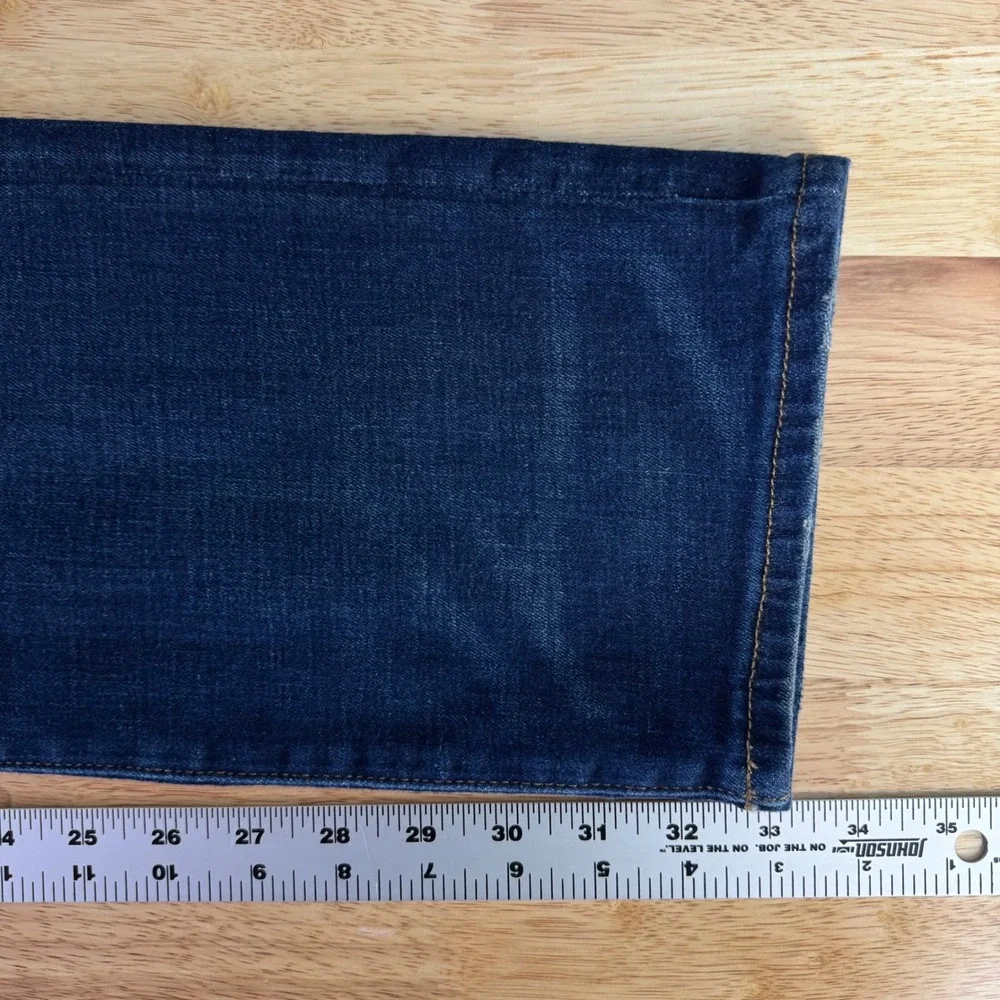 Lee light wear